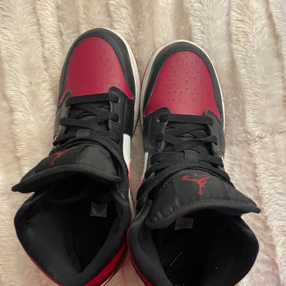 Jordan 1 Mid Gym Red Black White - Picture 4 of 6